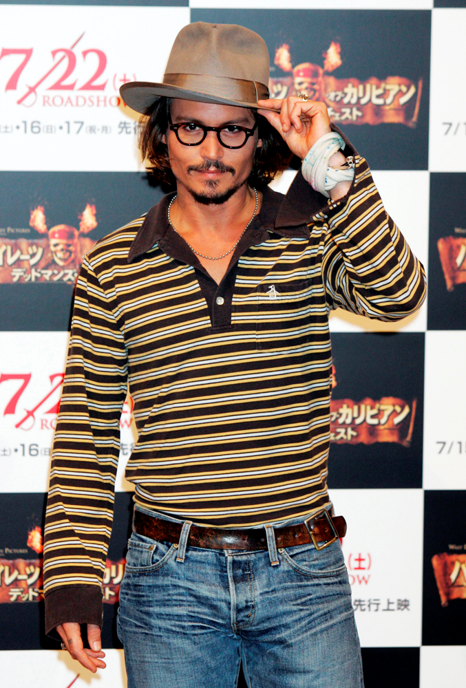 JOHNNY DEPPİN DEĞİŞMEYEN STİLİ