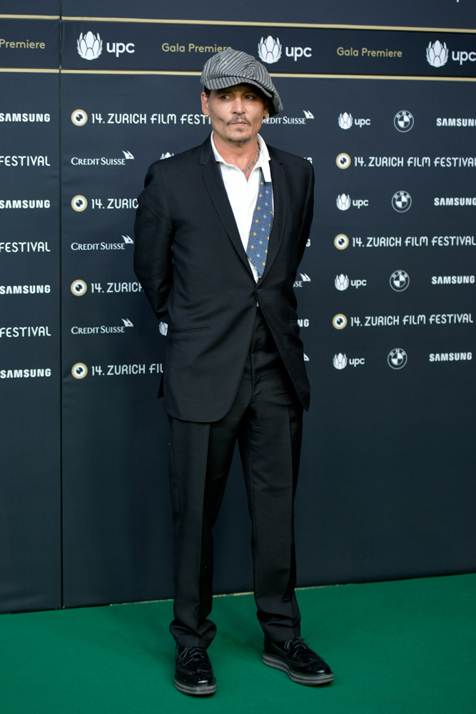 JOHNNY DEPPİN DEĞİŞMEYEN STİLİ