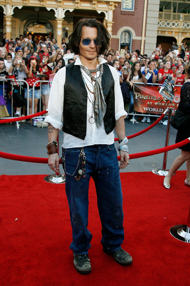 JOHNNY DEPPİN DEĞİŞMEYEN STİLİ