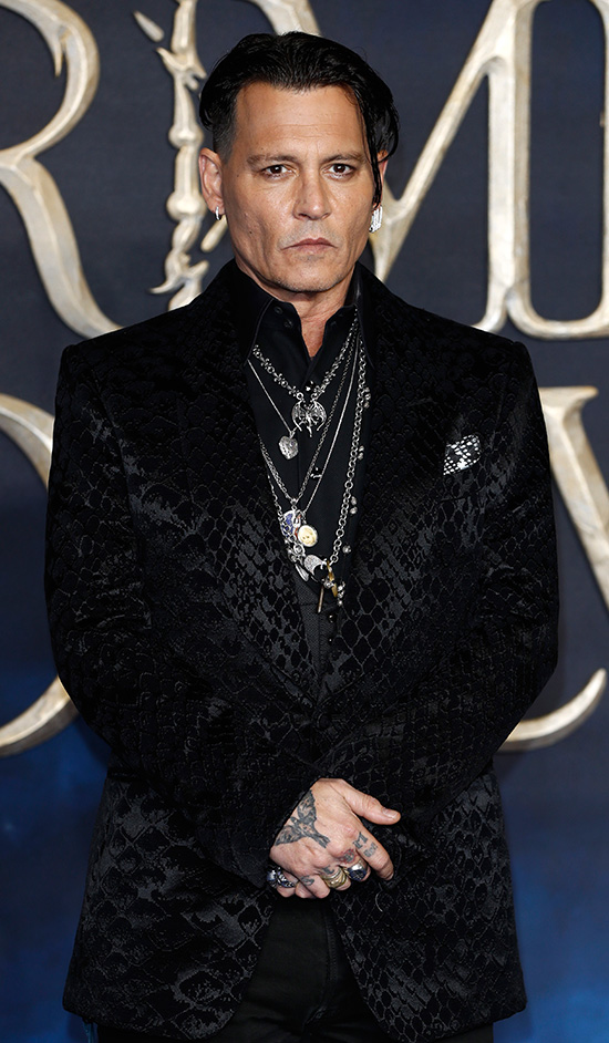 JOHNNY DEPPİN DEĞİŞMEYEN STİLİ