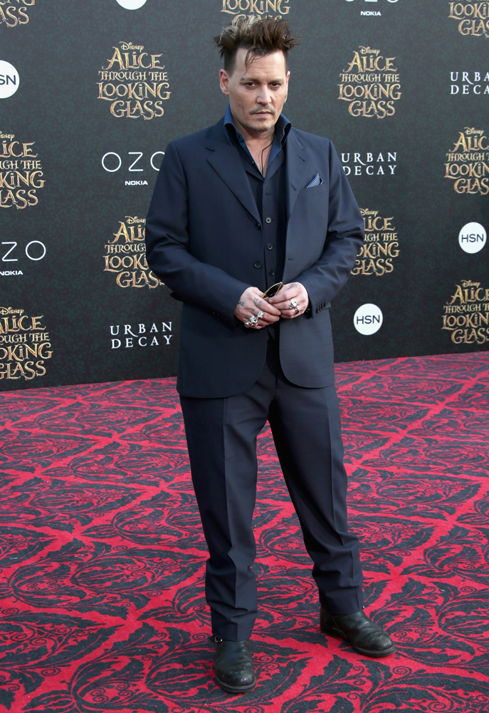 JOHNNY DEPPİN DEĞİŞMEYEN STİLİ