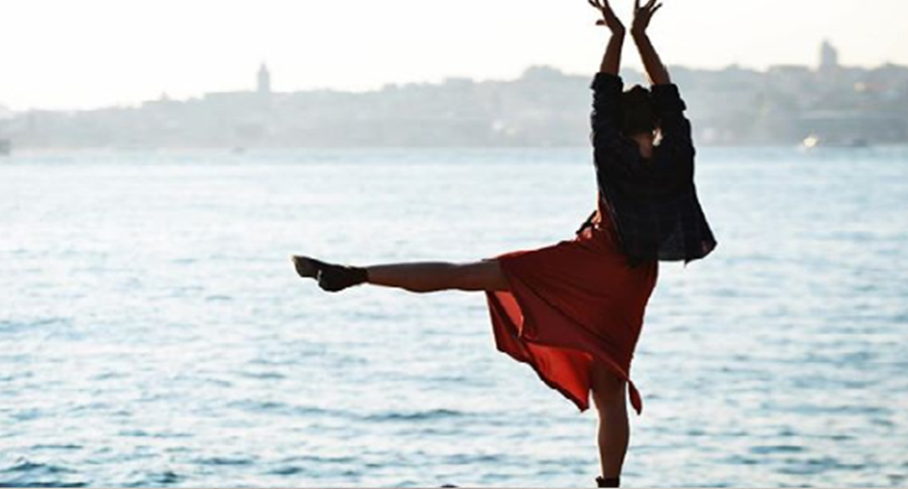 ERKENCİ KUŞ'UN SEVİLEN OYUNCUSU DEMET ÖZDEMİR'İ YAKINDAN TANIYALIM