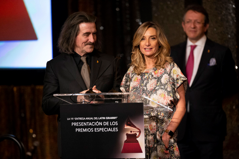 LATİN GRAMMY ÖDÜLLERİ SAHİPLERİNİ BULDU