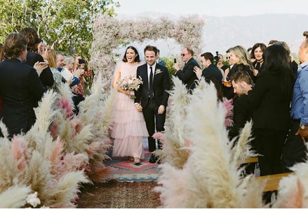 MANDY MOORE'UN PEMBE GELİNLİĞİ