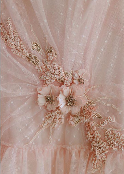 MANDY MOORE'UN PEMBE GELİNLİĞİ