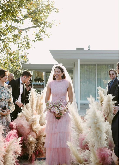 MANDY MOORE'UN PEMBE GELİNLİĞİ