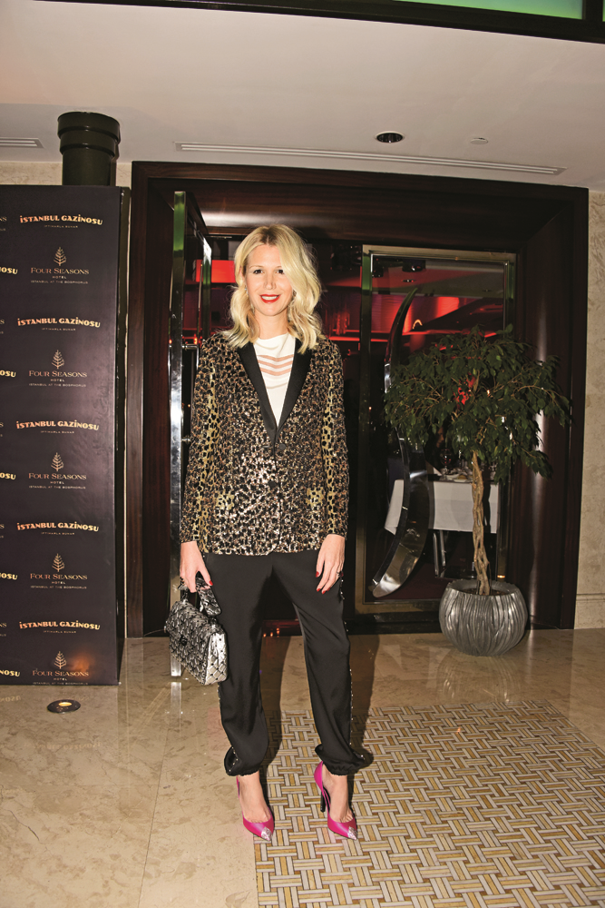 HOLLYWOOD YILDIZLARI VE CEMİYETİN ORTAK TERCİHLERİ 