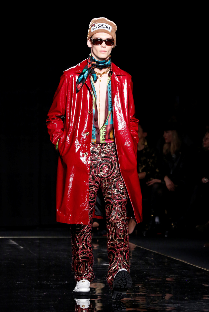 VERSACE PRE-FALL 2019 KOLEKSİYONUNU TANITTI