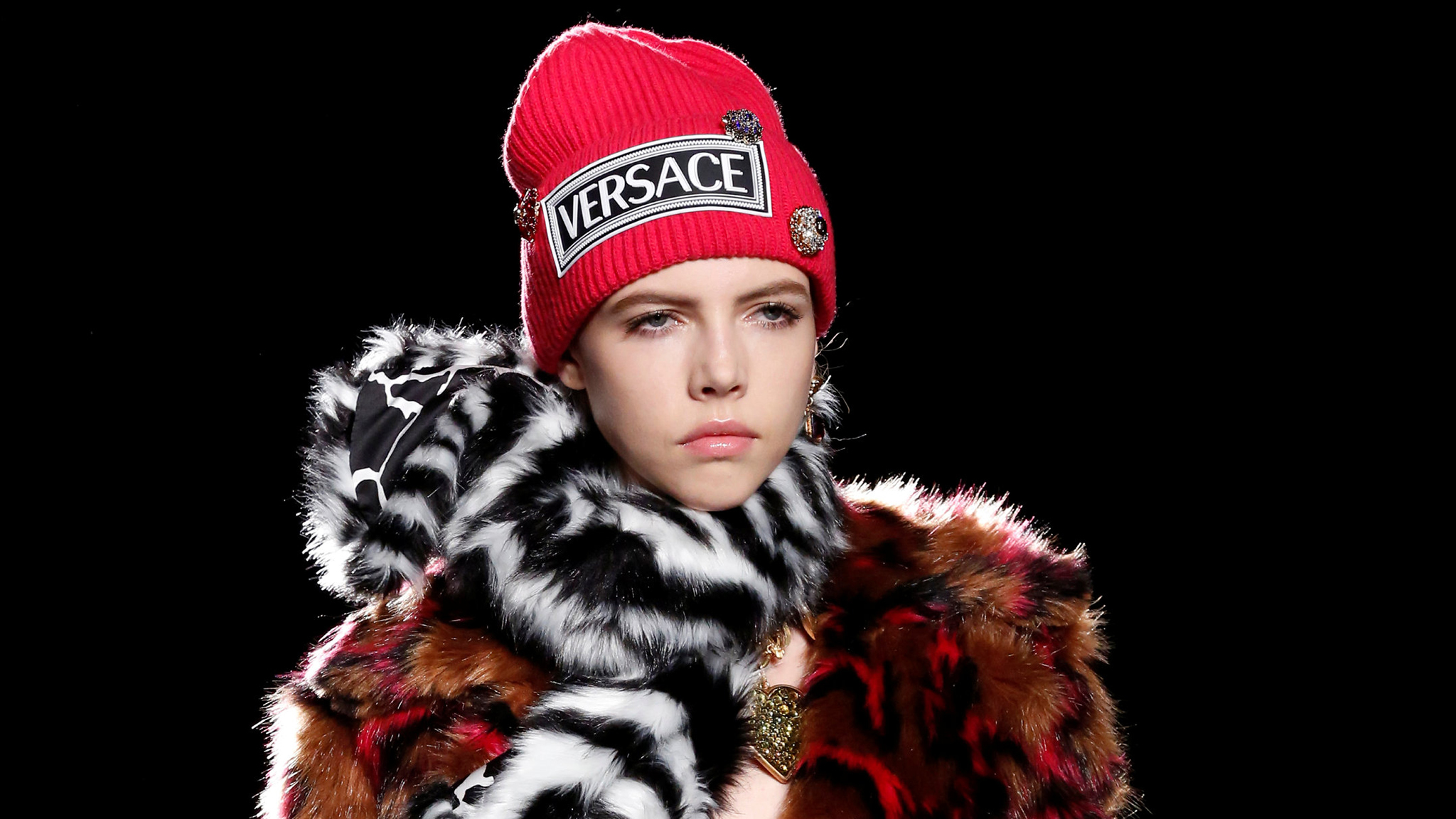 VERSACE PRE-FALL 2019 KOLEKSİYONUNU TANITTI