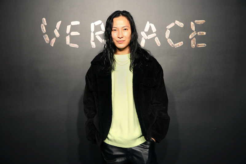 VERSACE PRE-FALL 2019 KOLEKSİYONUNU TANITTI