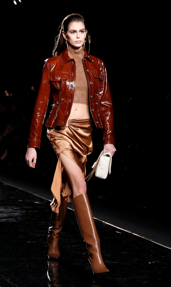 VERSACE PRE-FALL 2019 KOLEKSİYONUNU TANITTI