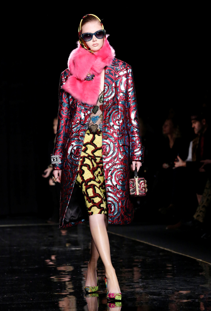 VERSACE PRE-FALL 2019 KOLEKSİYONUNU TANITTI