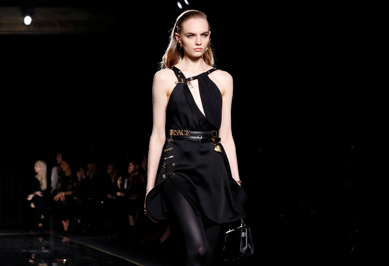 VERSACE PRE-FALL 2019 KOLEKSİYONUNU TANITTI
