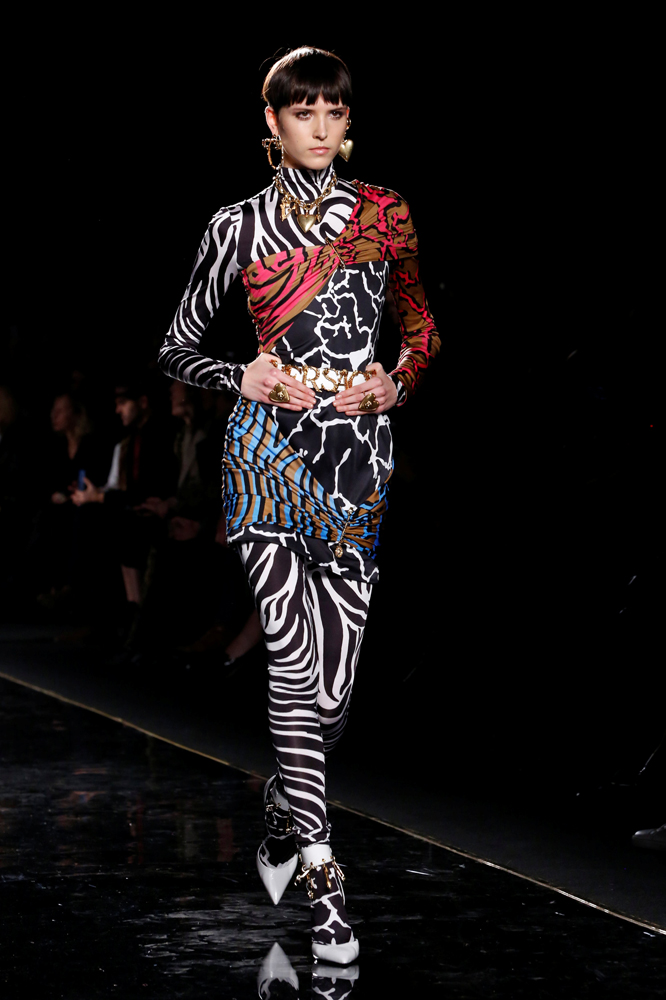 VERSACE PRE-FALL 2019 KOLEKSİYONUNU TANITTI