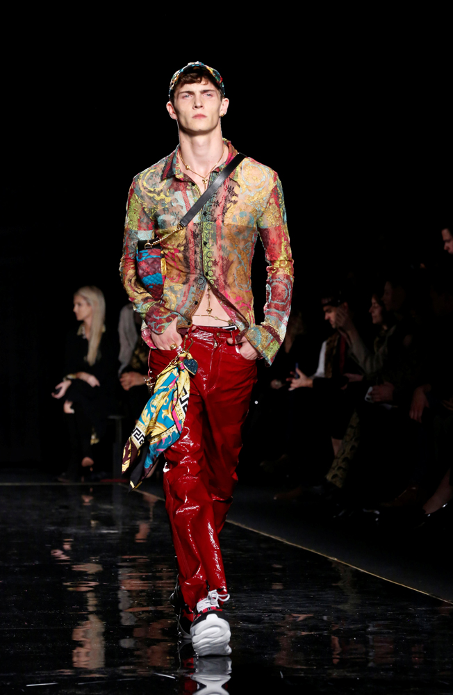 VERSACE PRE-FALL 2019 KOLEKSİYONUNU TANITTI