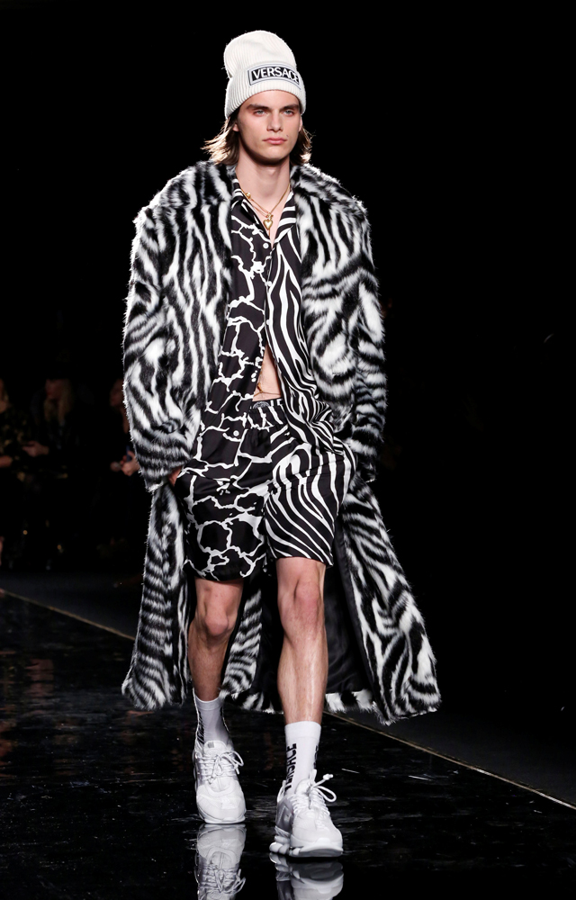 VERSACE PRE-FALL 2019 KOLEKSİYONUNU TANITTI