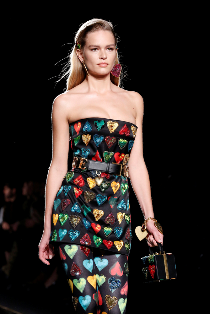 VERSACE PRE-FALL 2019 KOLEKSİYONUNU TANITTI