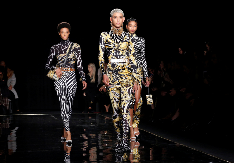 VERSACE PRE-FALL 2019 KOLEKSİYONUNU TANITTI