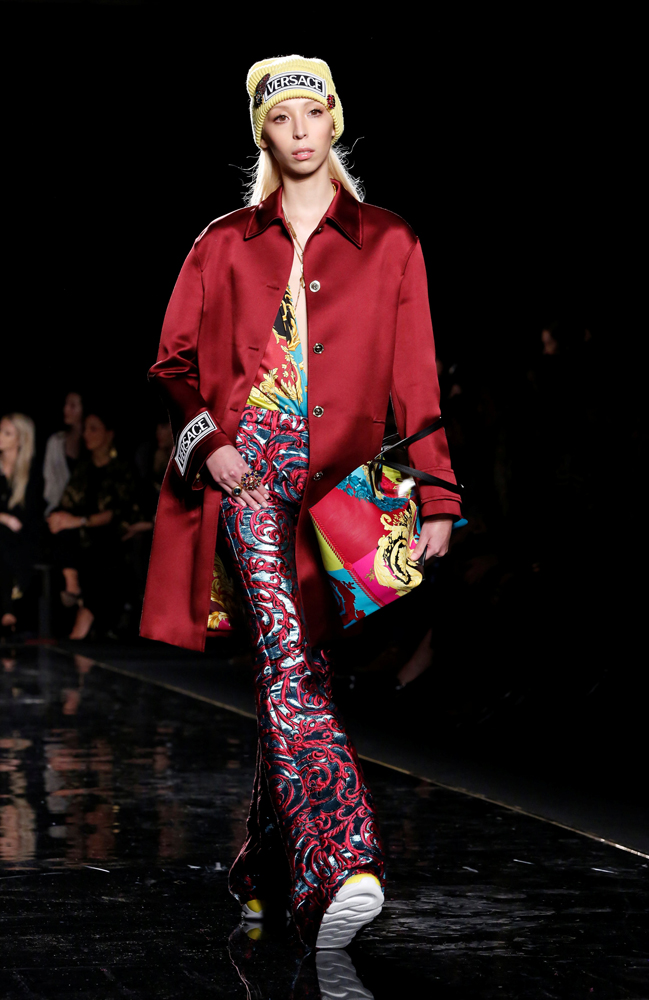 VERSACE PRE-FALL 2019 KOLEKSİYONUNU TANITTI