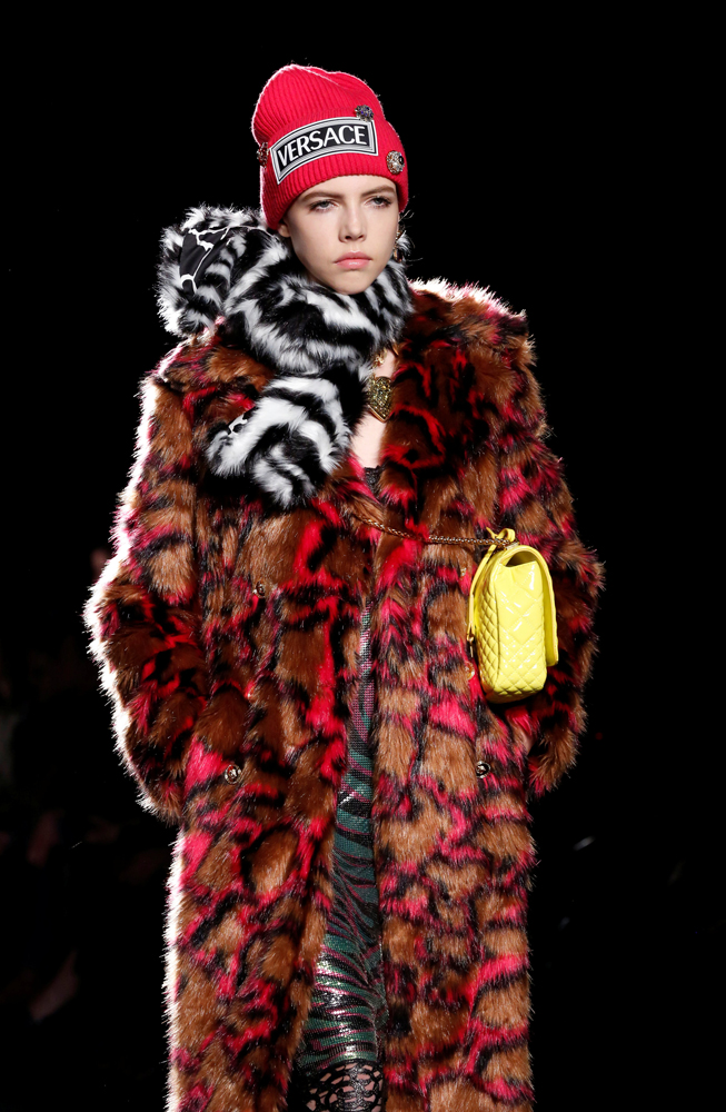 VERSACE PRE-FALL 2019 KOLEKSİYONUNU TANITTI