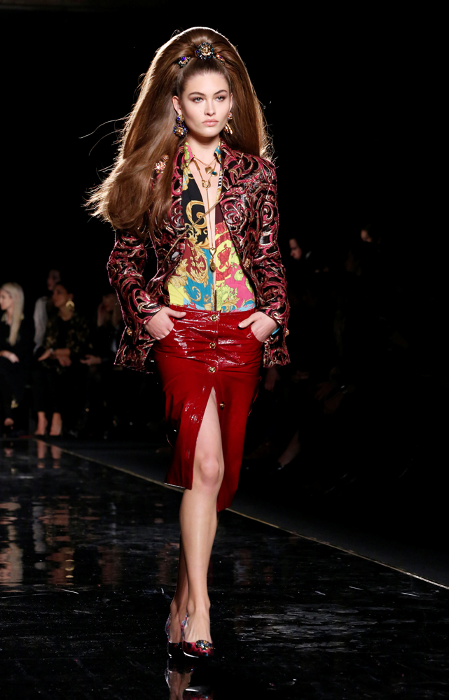 VERSACE PRE-FALL 2019 KOLEKSİYONUNU TANITTI