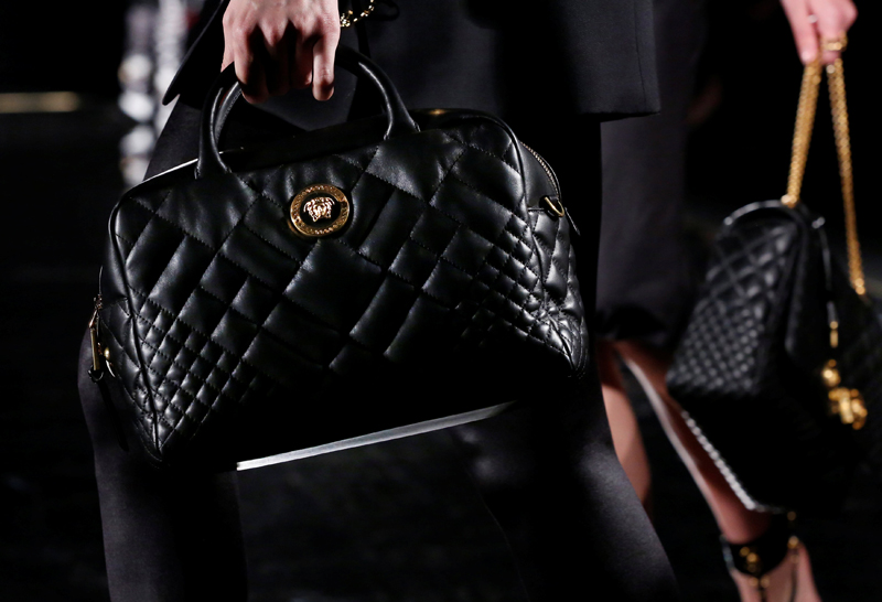 VERSACE PRE-FALL 2019 KOLEKSİYONUNU TANITTI