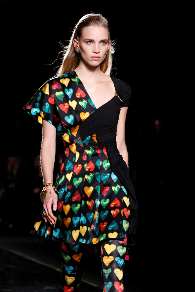 VERSACE PRE-FALL 2019 KOLEKSİYONUNU TANITTI