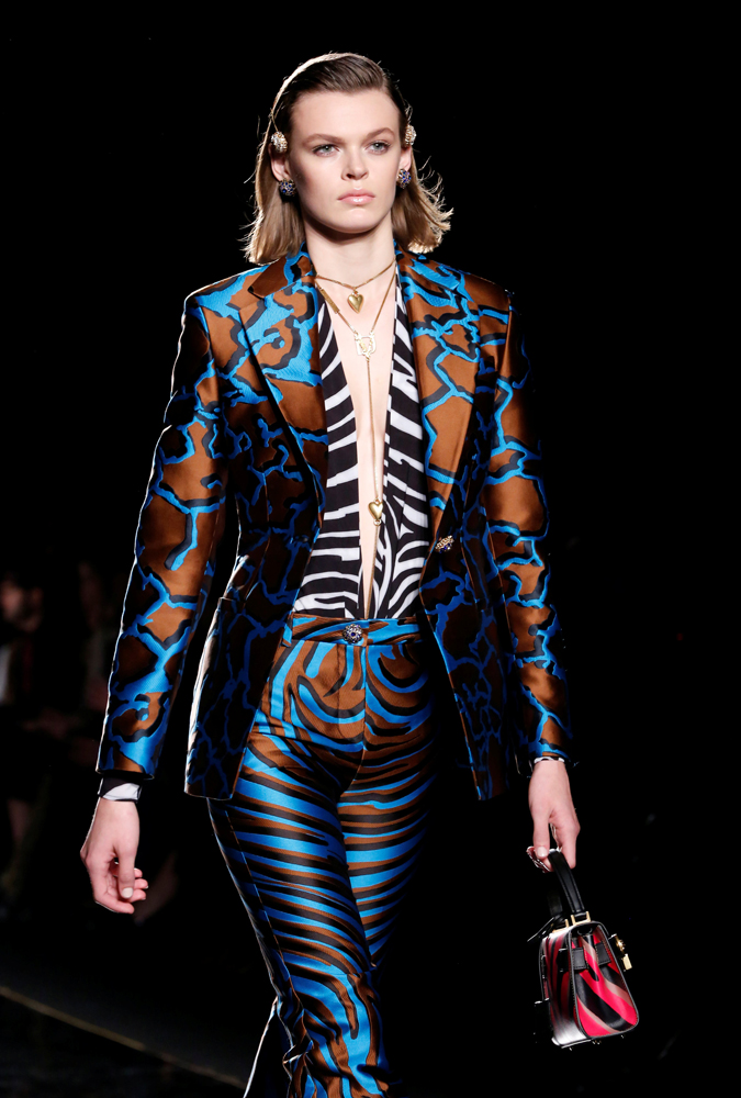 VERSACE PRE-FALL 2019 KOLEKSİYONUNU TANITTI