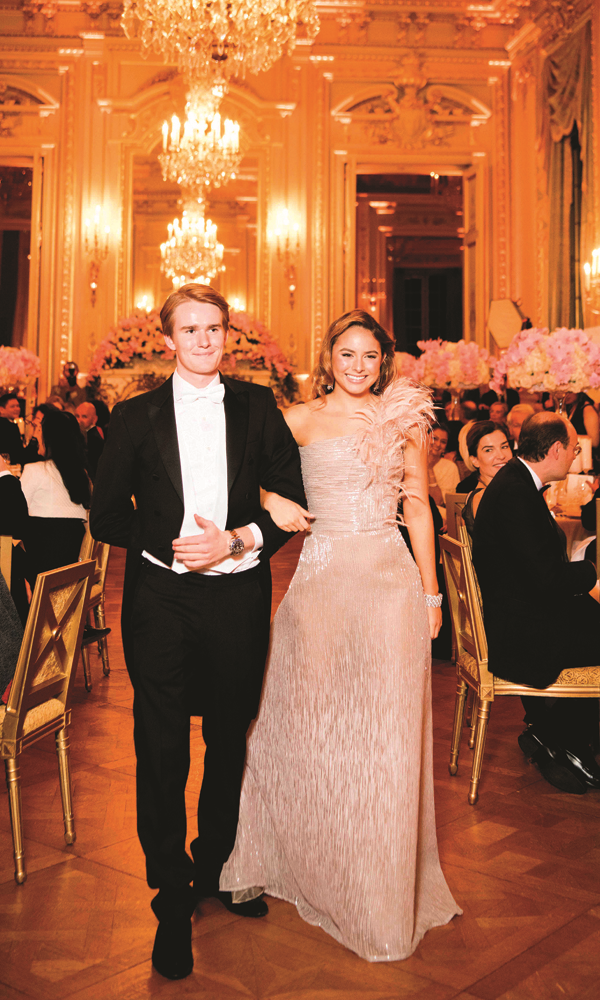 LE BAL DES DEBUTANTES'TA CEMİYETE TAKDİM HEYECANI