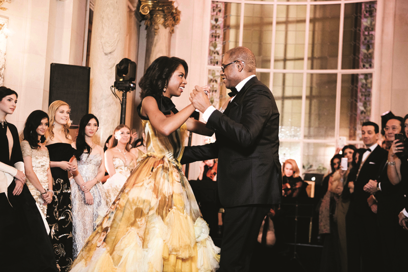 LE BAL DES DEBUTANTES'TA CEMİYETE TAKDİM HEYECANI