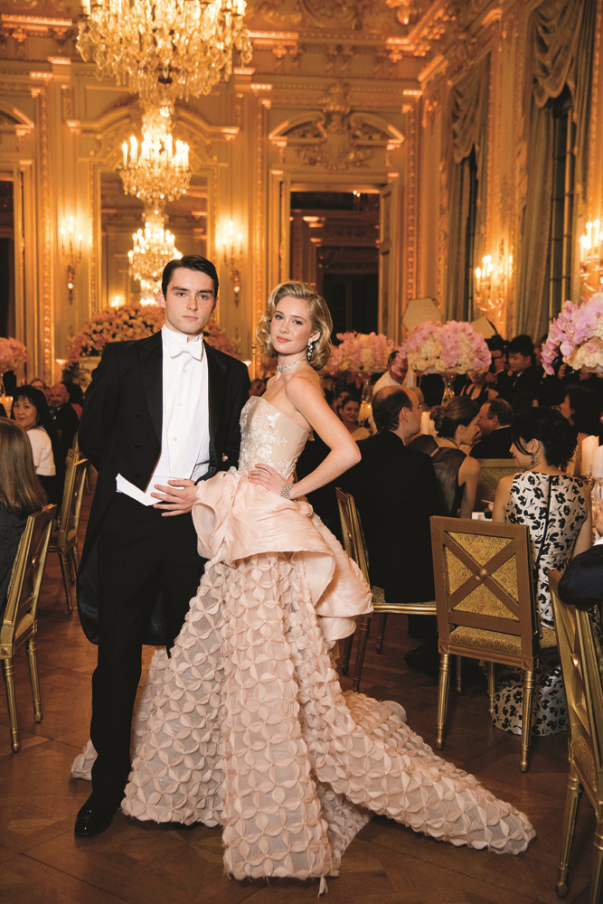 LE BAL DES DEBUTANTES'TA CEMİYETE TAKDİM HEYECANI