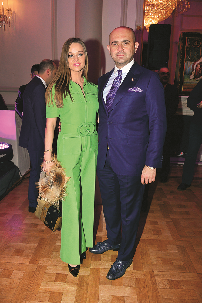 İNGİLTERE KONSOLOSLUĞU'NDA ZEYNEP KARTAL DEFİLESİ