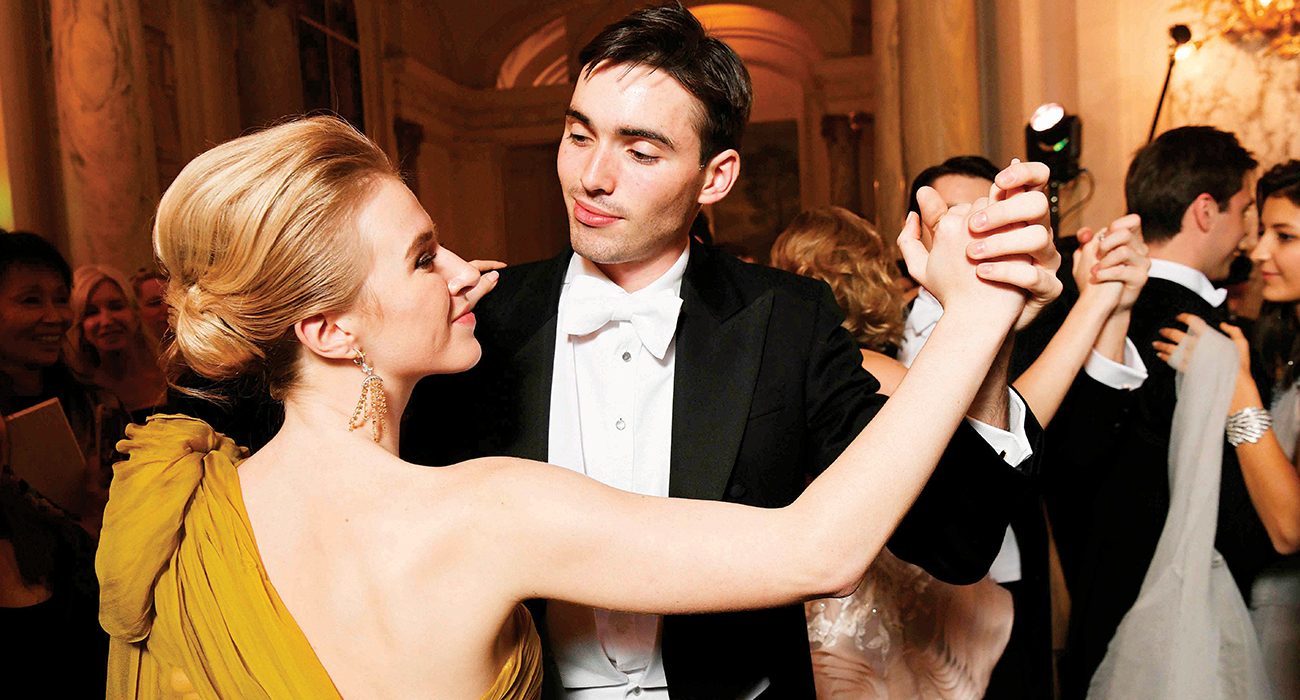 LE BAL DES DEBUTANTES'TA CEMİYETE TAKDİM HEYECANI