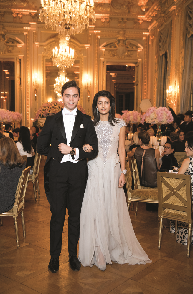 LE BAL DES DEBUTANTES'TA CEMİYETE TAKDİM HEYECANI
