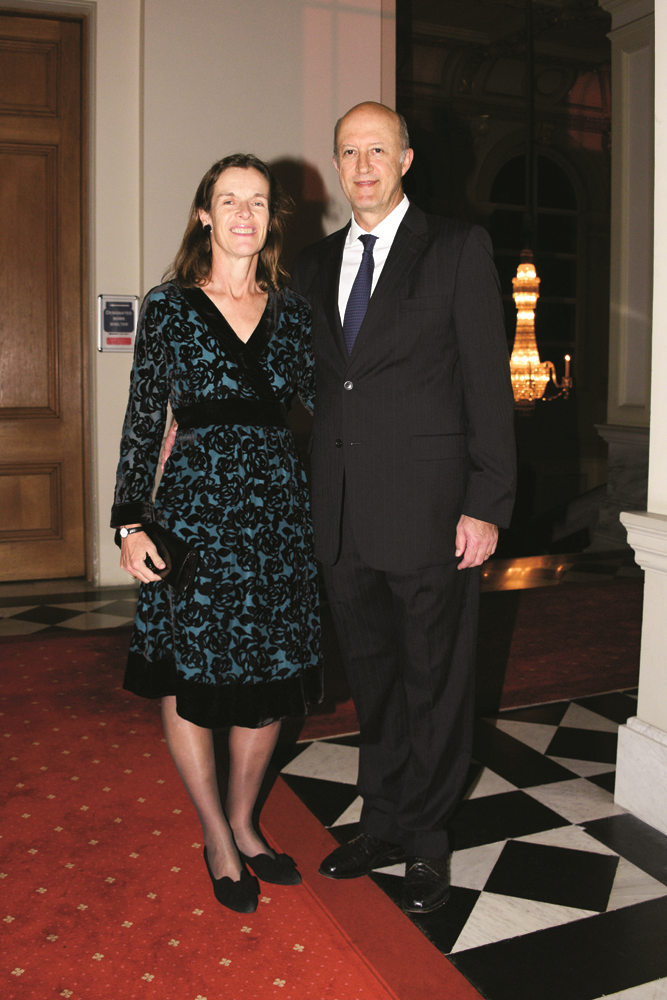 İNGİLTERE KONSOLOSLUĞU'NDA ZEYNEP KARTAL DEFİLESİ