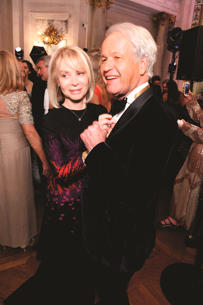 LE BAL DES DEBUTANTES'TA CEMİYETE TAKDİM HEYECANI