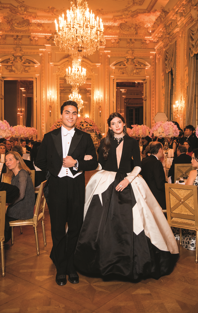 LE BAL DES DEBUTANTES'TA CEMİYETE TAKDİM HEYECANI