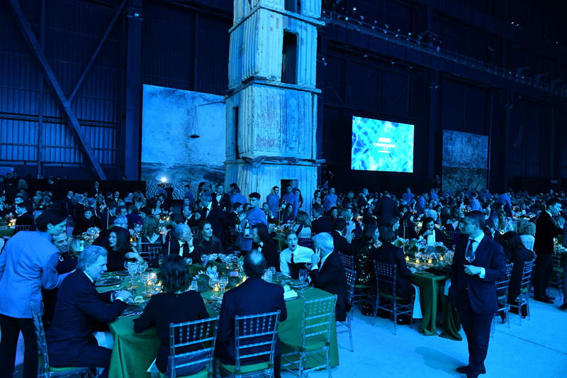 PIRELLI TAKVİM GALASINA ÜNLÜ AKINI