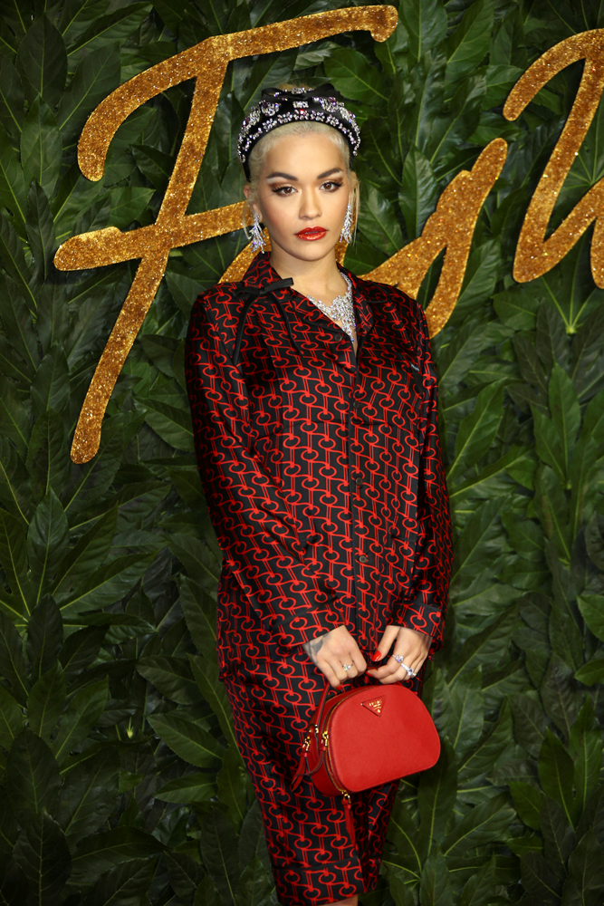 MEGHAN MARKLE İNGİLİZ MODA ÖDÜLLERİ'NDE