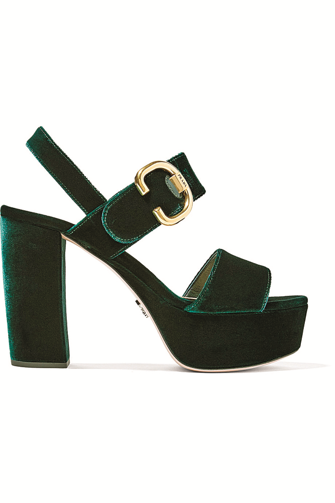 YILBAŞINDA YEŞİL KADİFE ŞIKLIĞI