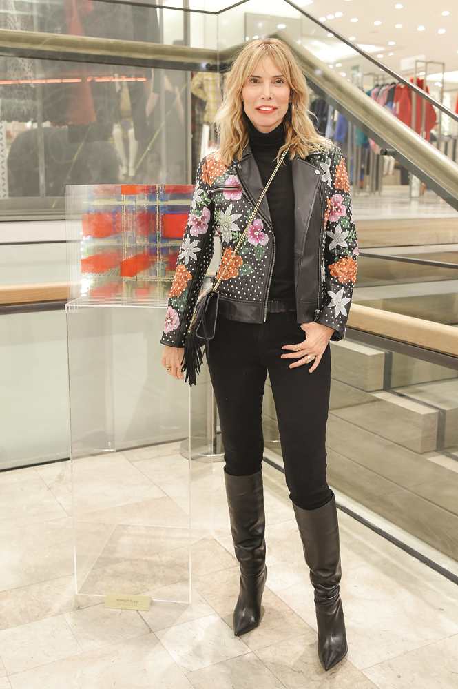 ARDAN ÖZMENOĞLU'NDAN 18 KATMAN CAM HEYKELLER