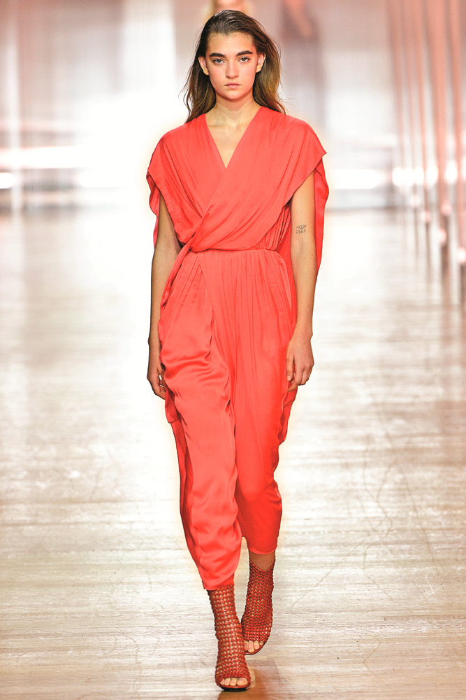 YILIN RENGİ 'LIVING CORAL'I HAYATINIZA DAHİL EDİN