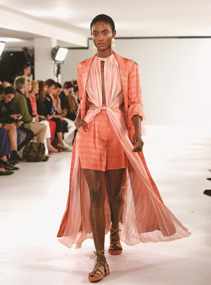 YILIN RENGİ 'LIVING CORAL'I HAYATINIZA DAHİL EDİN