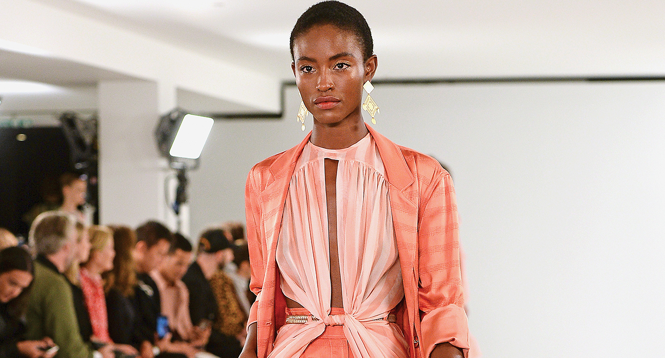 YILIN RENGİ 'LIVING CORAL'I HAYATINIZA DAHİL EDİN