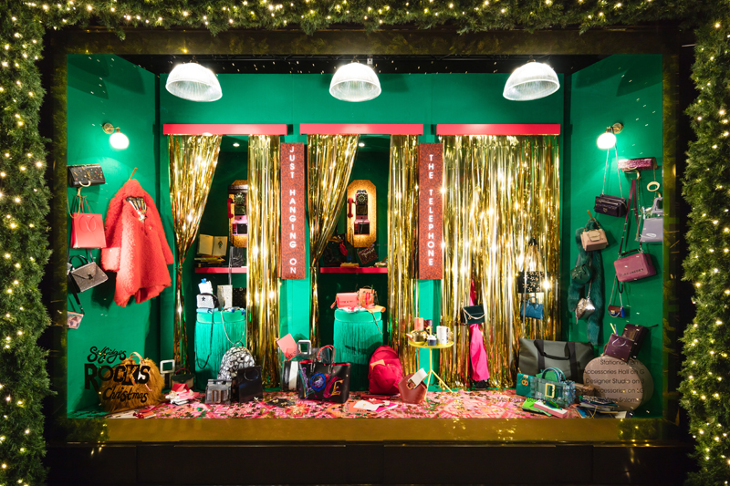 SELFRIDGESİN RENKLİ VİTRİNLERİ