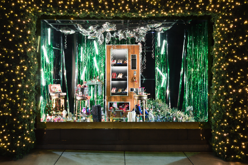 SELFRIDGESİN RENKLİ VİTRİNLERİ