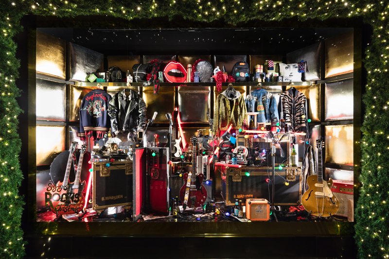 SELFRIDGESİN RENKLİ VİTRİNLERİ