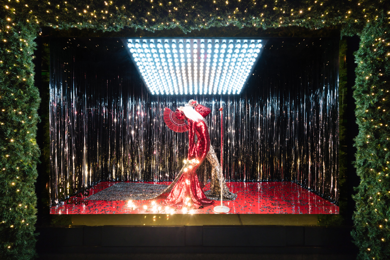 SELFRIDGESİN RENKLİ VİTRİNLERİ