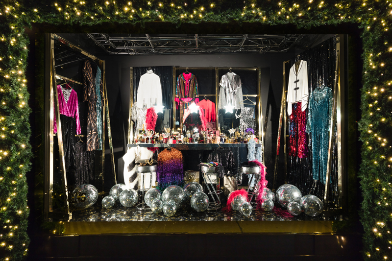 SELFRIDGESİN RENKLİ VİTRİNLERİ