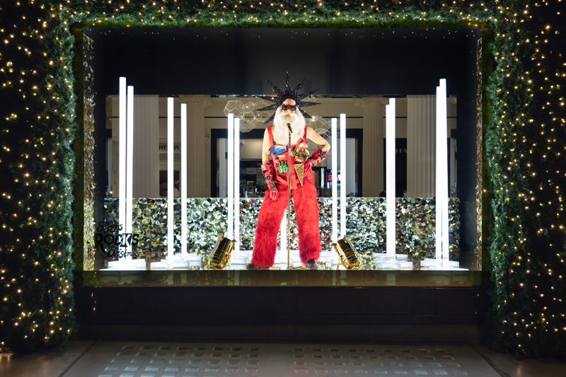 SELFRIDGESİN RENKLİ VİTRİNLERİ